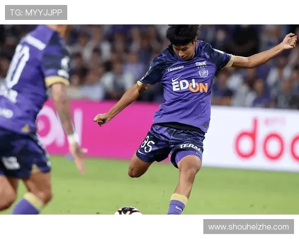 广岛三箭迎战磐石喜悦激情对决展现足球魅力与团队精神